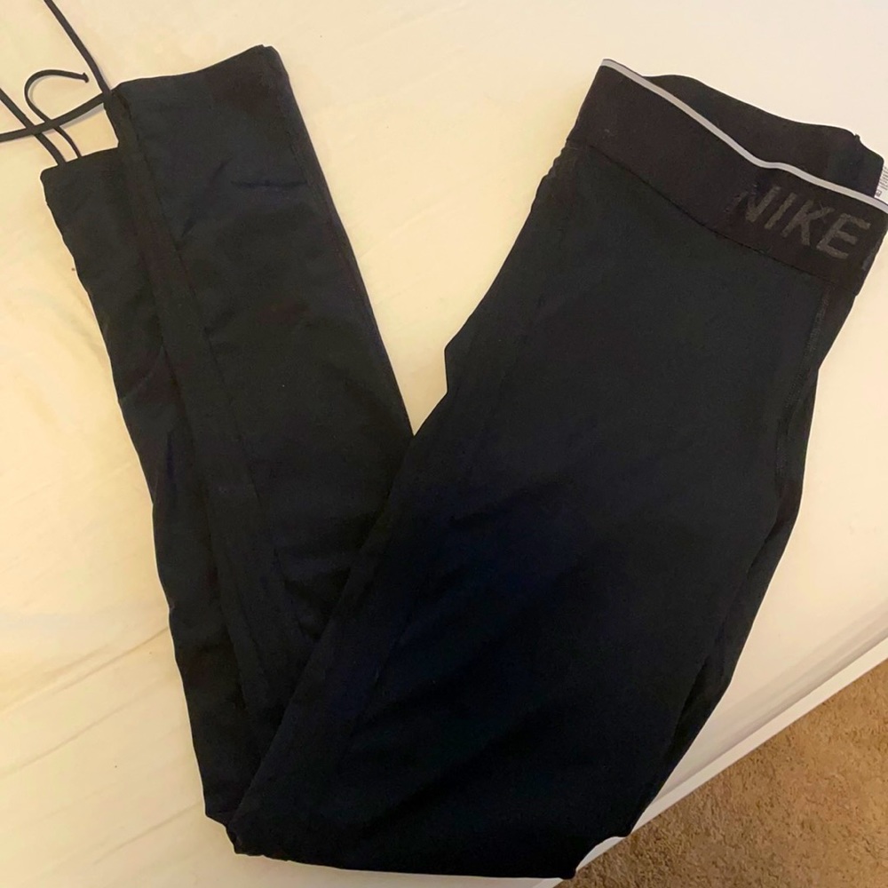 NIKE PRO STRETCHY LEGGINGS SIZE MEDIUM